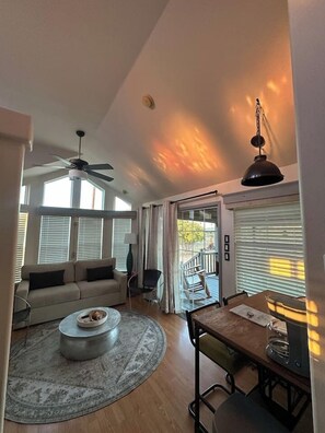 TV, fireplace, stereo - Hill Country Tiny House + Pool Getaway on 10acr (Llano)