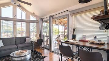 TV, fireplace, stereo