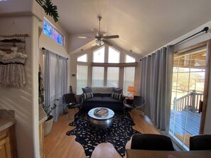 TV, fireplace, stereo - Hill Country Tiny House + Pool Getaway on 10acr (Llano)