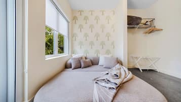 Estudio superior | Cortinas blackout, wifi gratis y ropa de cama