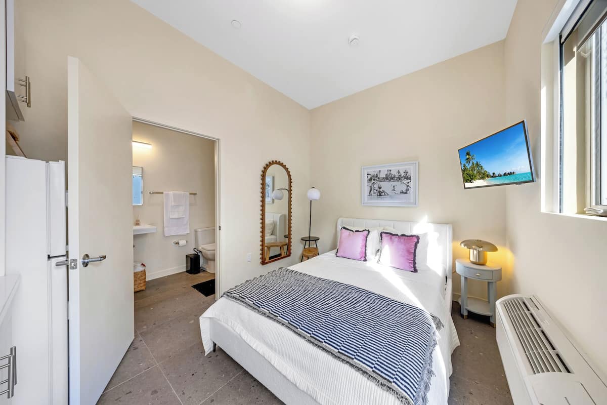 Standard Studio | Free WiFi