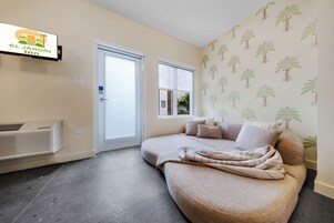 Studio supérieur | Rideaux d’obscurcissement, accès au Wi-Fi (inclus), literie fournie