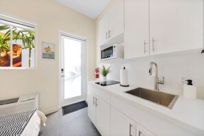 Standard-Studio | Eigene Küche | Mikrowelle, Herdplatte