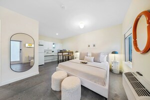 高级开间 | 遮光窗帘、免费 WiFi、床单