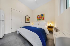 Cortinas blackout, wifi gratis y ropa de cama 