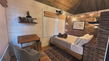 Desk, WiFi, bed sheets