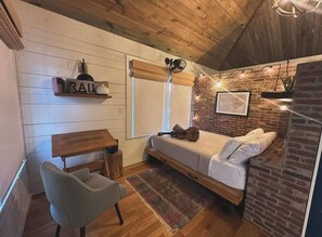 Desk, WiFi, bed sheets - Llano Line Shack -
Historic Rail (Llano)