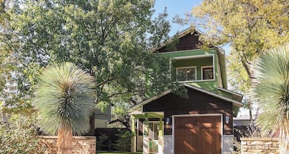Bouldin Creek Retreat | Putting Green + Walkable