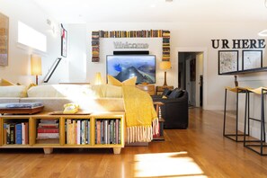 Lobby - Bouldin Creek Retreat | Putting Green + Walkable to SoCo (Austin)