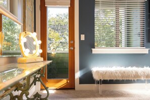Interior - Bouldin Creek Retreat | Putting Green + Walkable to SoCo (Austin)