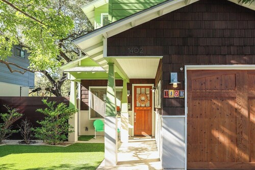 Bouldin Creek Retreat | Putting Green + Walkable