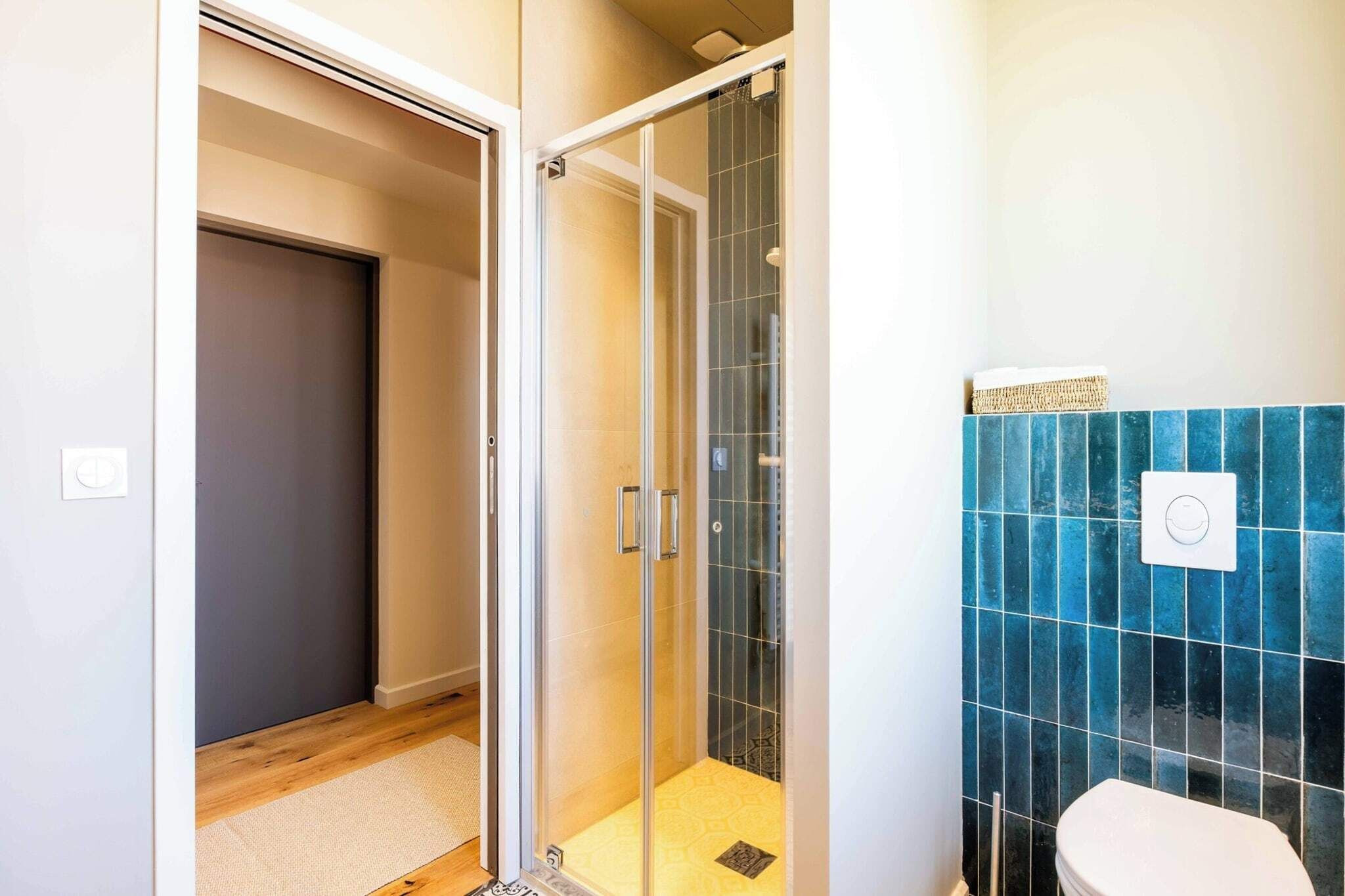 Doccia, asciugacapelli, asciugamani, sapone