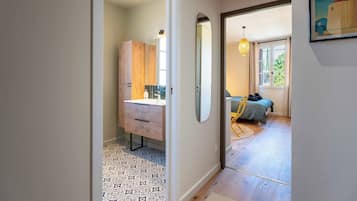 1 slaapkamer, een strijkplank/strijkijzer, wifi, beddengoed