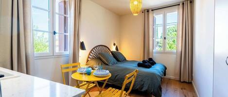 1 chambre, fer et planche Ă repasser, Wi-Fi, draps fournis