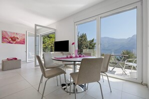 Dining - Villa Ortensia – Exclusive Holiday Home with Pool and Panoramic Lake Garda Views (Tremosine sul Garda)