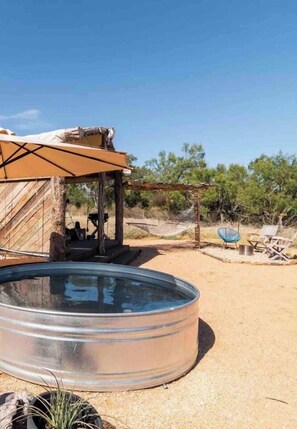 Outdoor spa tub - Glamping under the Stars + Pool TX Hill Country (Llano)