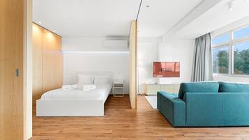 Tabla de planchar con plancha, Internet, ropa de cama