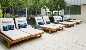 Property grounds - Amber Serene Walk to Santa Monica Pier and Beach Zen Retreat Pool Gym Jacuzzi (Santa Monica)
