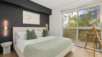 2 dormitorios, escritorio, tabla de planchar con plancha y cuna de viaje