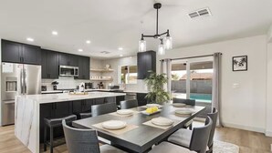 Comfort Quadruple Room | Dining - Desert Dream- Retreat with Heated Pool (Scottsdale)