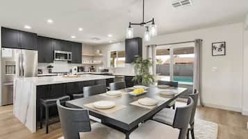 Chambre Quadruple Confort | Restauration