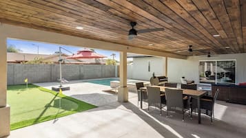 Khu ẩm thực ngoài trời