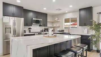 Comfort Quadruple Room | Private kitchen | Fridge, microwave, oven, stovetop