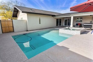 Outdoor pool - Desert Dream- Retreat with Heated Pool (Scottsdale)