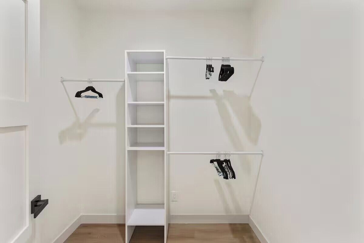 Phòng 4 tiện nghi đơn giản | Nội thất