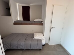 Iron/ironing board, WiFi, bed sheets - Le Penthouse (Lavérune)