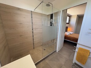 Shower, hair dryer, towels, soap - Le Penthouse (Lavérune)