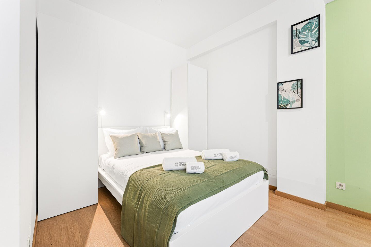 Iron/ironing board, Internet, bed sheets
