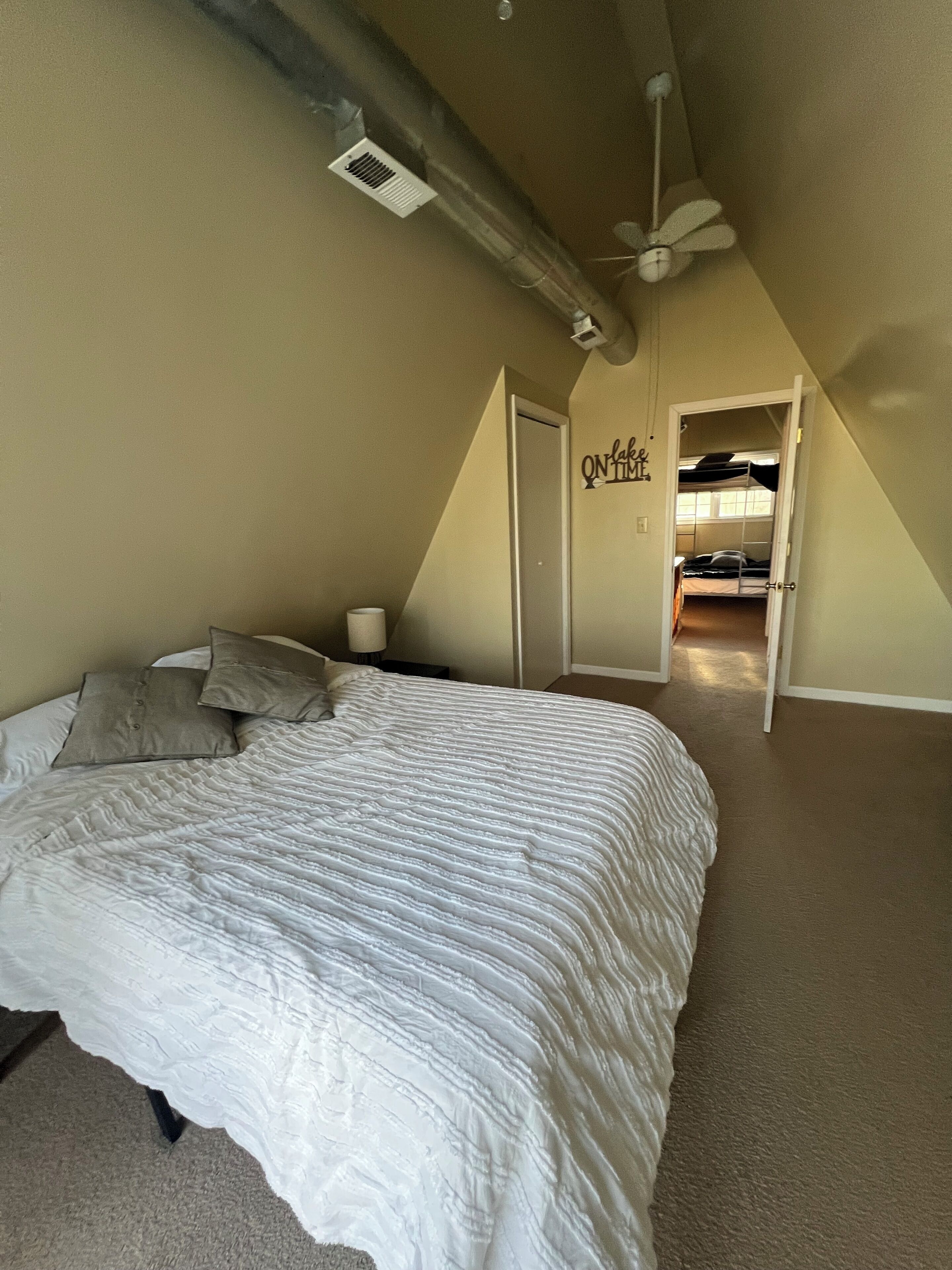 Fer et planche à repasser, Wi-Fi gratuit, draps fournis