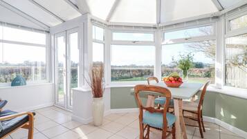 Cottage | Dining