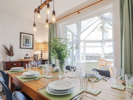 Cottage | Dining. Scamnel