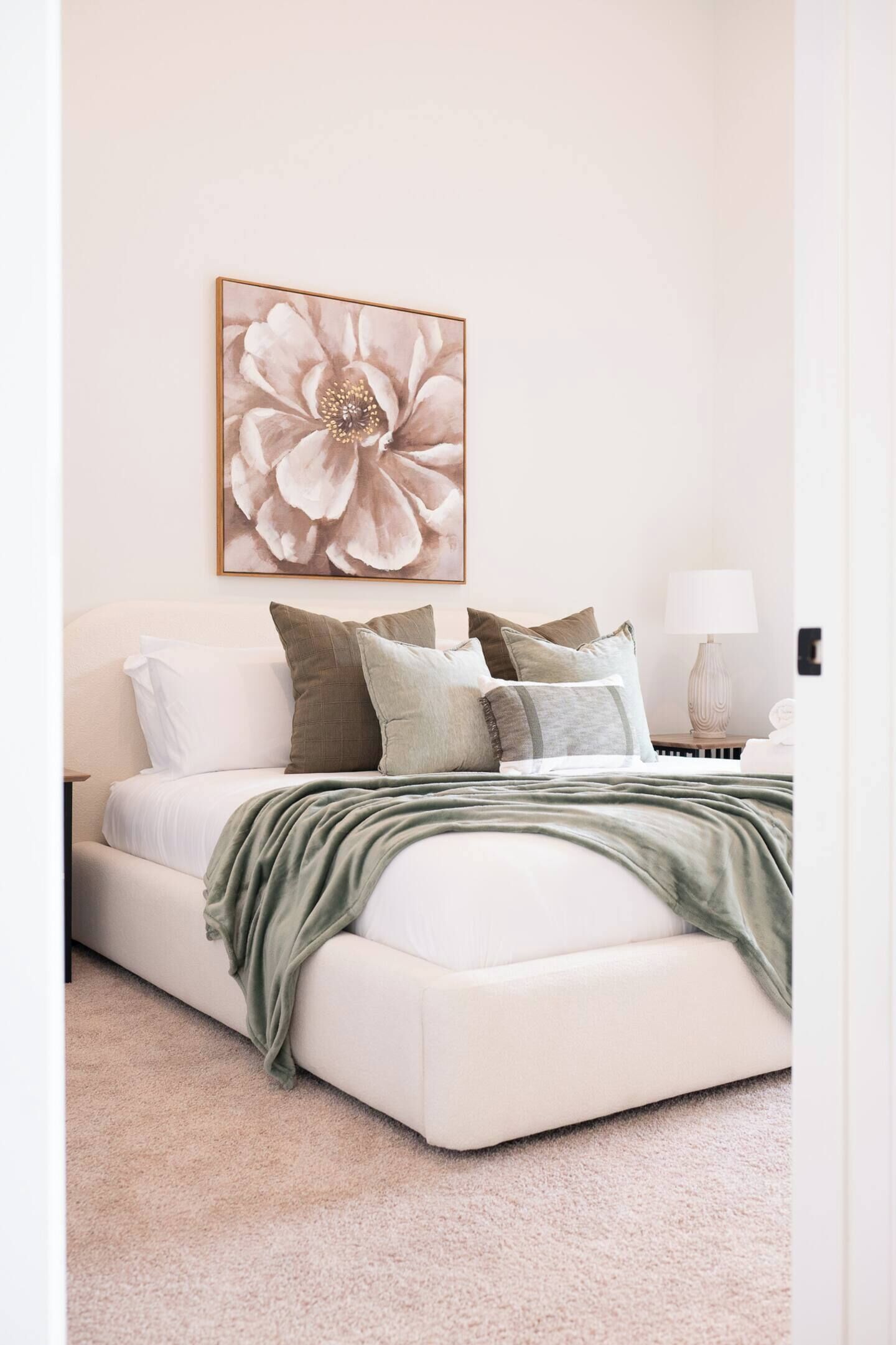 Iron/ironing board, travel cot, free WiFi, bed sheets