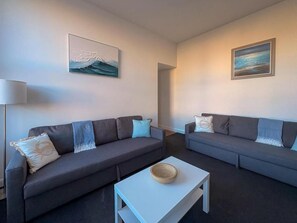 Flat-screen TV - Euston Road - Beach Apartment 10 (Great Yarmouth)