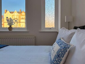 Iron/ironing board, WiFi, bed sheets