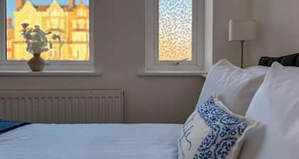 Euston Road - Beach Apartment 10