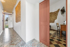 Interior - Room 2 – Economy Double (Assemini)