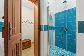 Shower, hair dryer, towels - Room 3 – King Double with Garden View (Assemini)