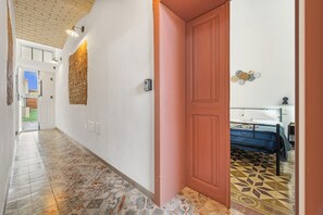 Interior - Room 3 – King Double with Garden View (Assemini)
