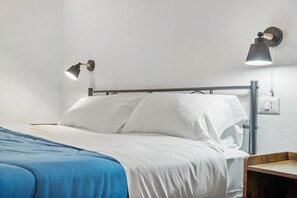 1 bedroom, WiFi, bed sheets - Room 3 – King Double with Garden View (Assemini)