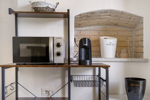 Interior - Room 4 – Double Room with Garden View (Assemini)