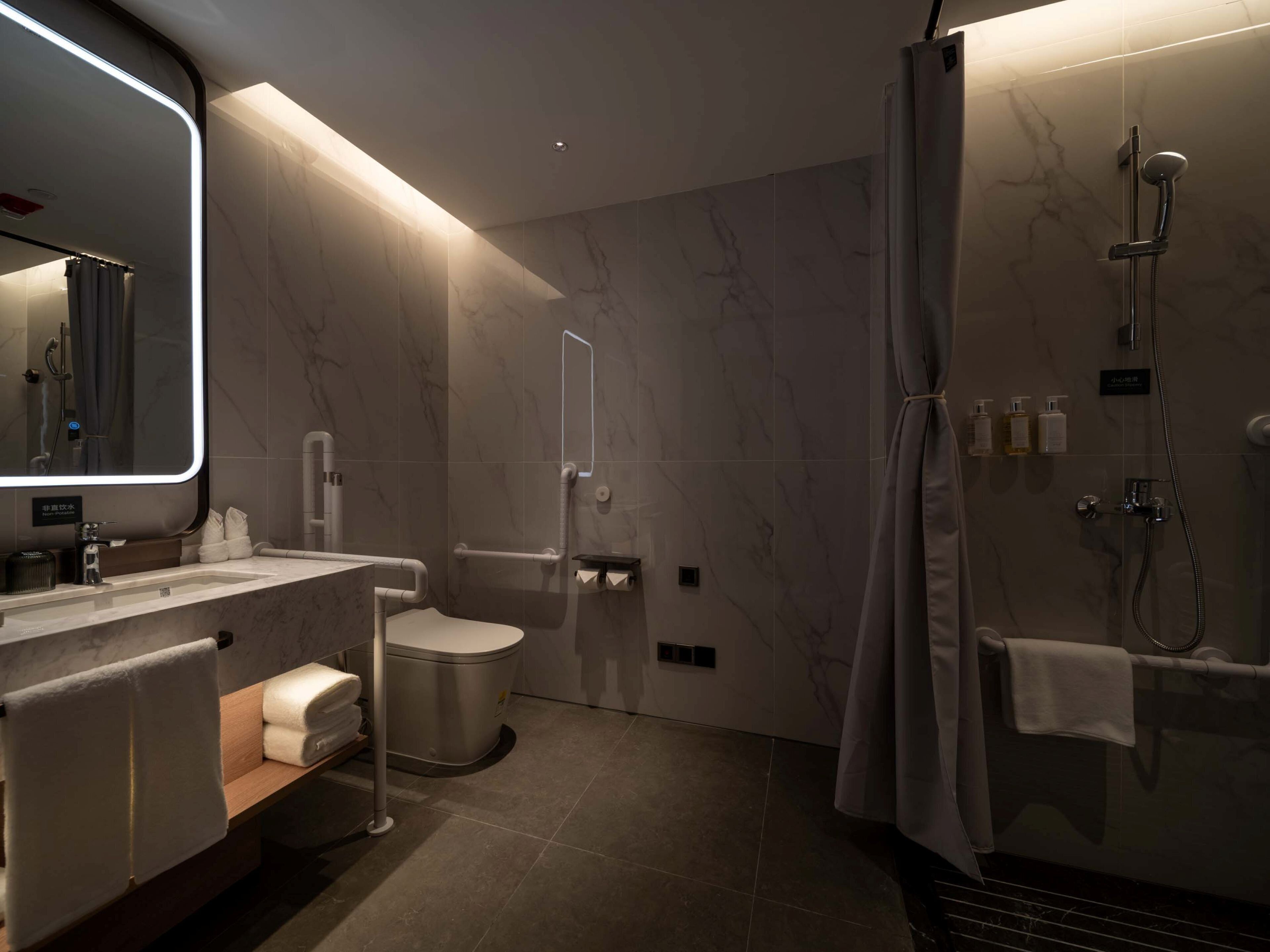 スタンダード ルーム キングベッド 1 台 バリアフリー