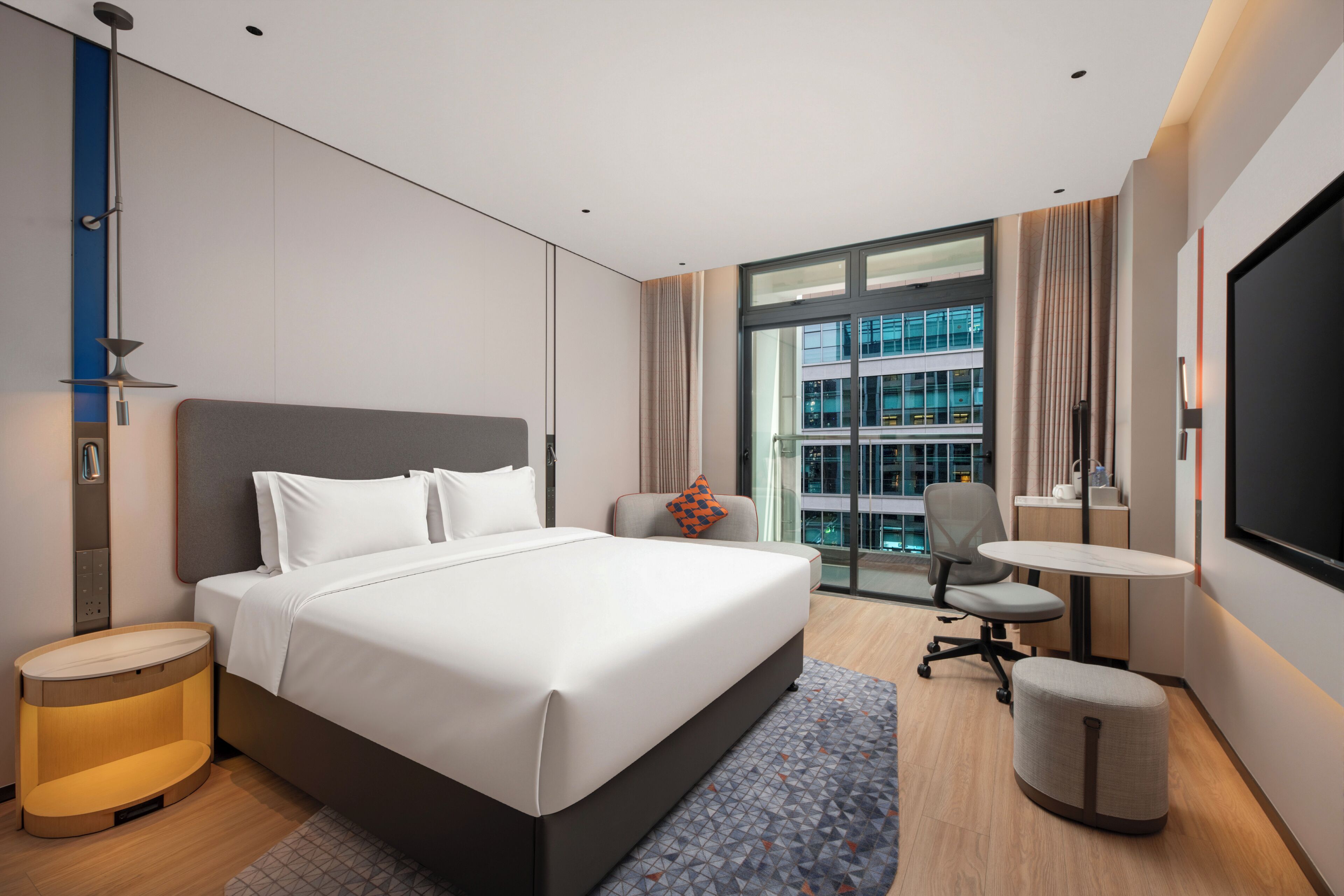 1 King Standard | Down duvets, desk, laptop workspace, blackout curtains
