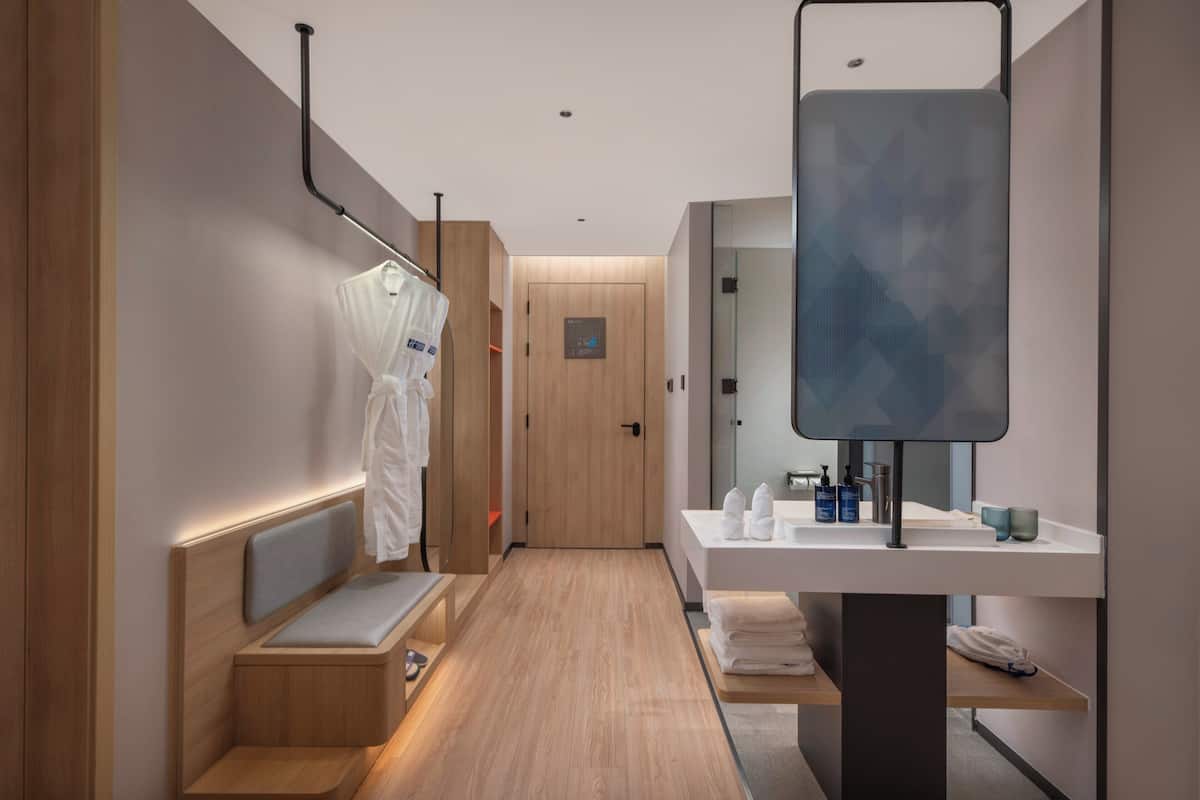 1 Bedroom Suite | Down comforters, desk, laptop workspace, blackout drapes