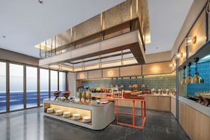 A modern kitchen with a central island, a mezzanine level, and a view of the ocean. - Holiday Inn Express Shenzhen Baolong Metro Station By IHG (Shenzhen)