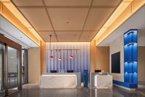 Reception - Holiday Inn Express Shenzhen Baolong Metro Station By IHG (Shenzhen)