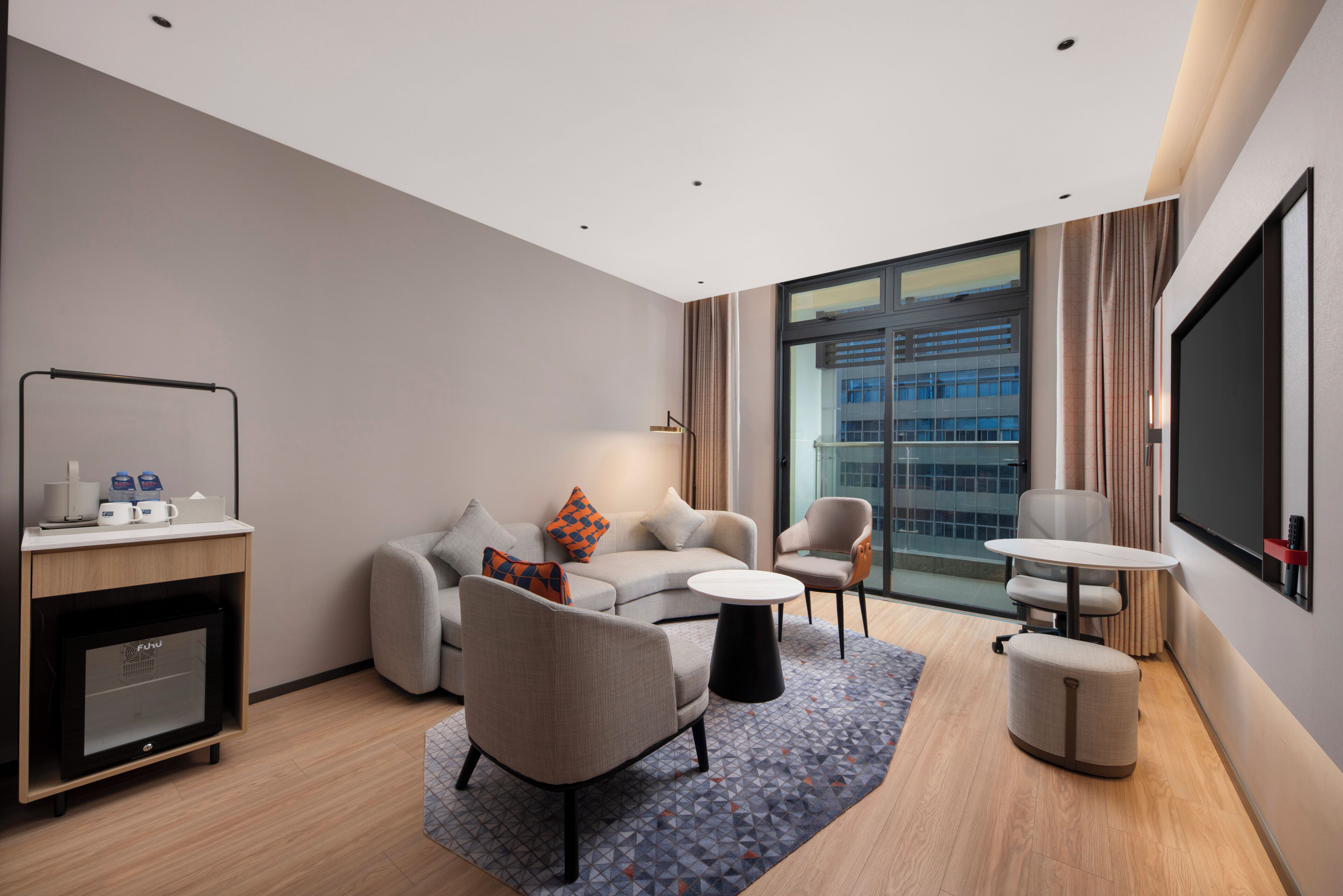 Suite, 1 habitación | Edredones de plumas, escritorio, espacio para trabajar con un portátil